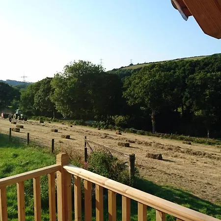 Kingfisher Cabin, Butterwell Farm, Riverside On 40-acre Private Estate *