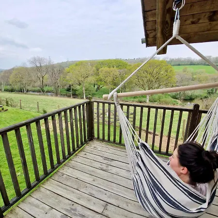 Holiday home Kingfisher Cabin, Butterwell Farm, Riverside On 40-acre Private Estate Bodmin