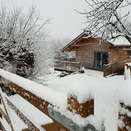 Kingfisher Cabin, Butterwell Farm, Riverside On 40-acre Private Estate * Bodmin