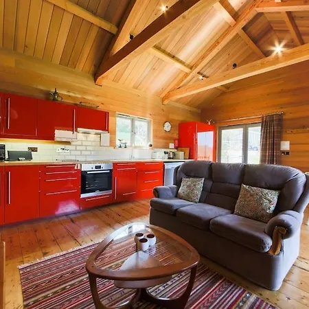Kingfisher Cabin, Butterwell Farm, Riverside On 40-acre Private Estate Holiday home